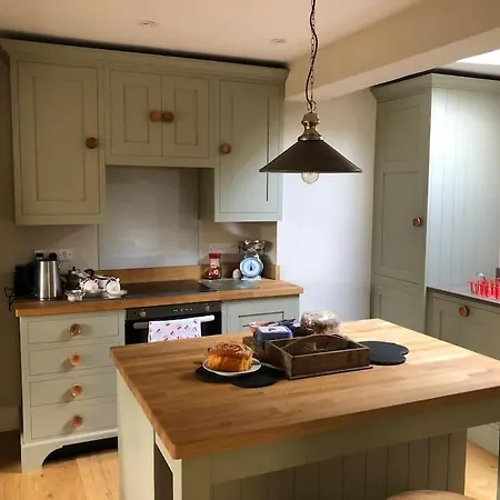 St Anthony's, Bright Perkily Decorated 3 Bedroom House *