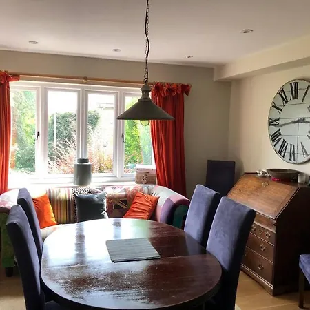 St Anthony's, Bright Perkily Decorated 3 Bedroom House Holiday home *