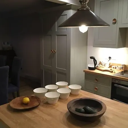 St Anthony's, Bright Perkily Decorated 3 Bedroom House *