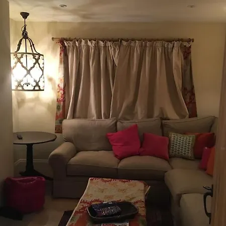 St Anthony's, Bright Perkily Decorated 3 Bedroom House *